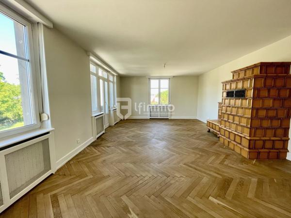 Sous compromis : Appartement de réception dans une maison de maître