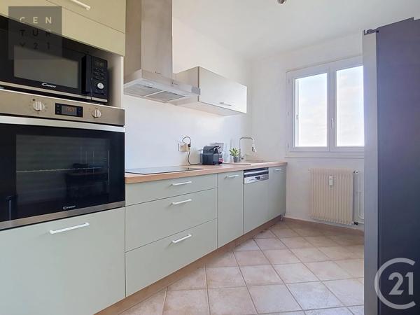 Appartement F3 à vendre  3 pièces - 61 m 2   TROYES  - 10