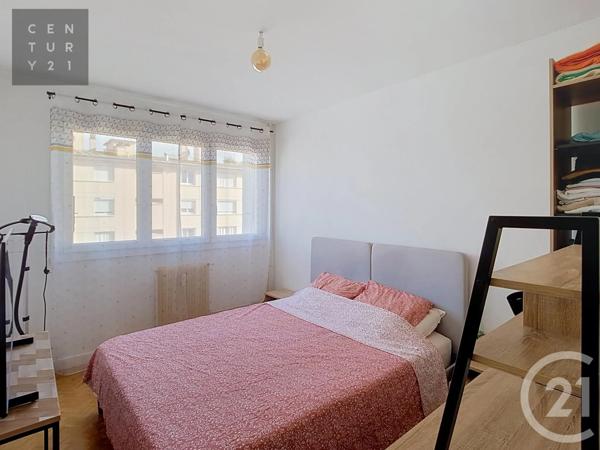 Appartement F3 à vendre  3 pièces - 61 m 2   TROYES  - 10