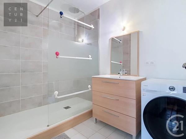 Appartement F3 à vendre  3 pièces - 61 m 2   TROYES  - 10