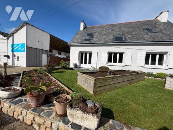 Propriété comprenant -Maison d'habitation rénovée comprenant au rez-de-chaussée : cuisine ,  sa...