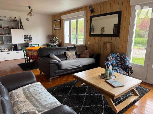 Propriété comprenant -Maison d'habitation rénovée comprenant au rez-de-chaussée : cuisine ,  sa...