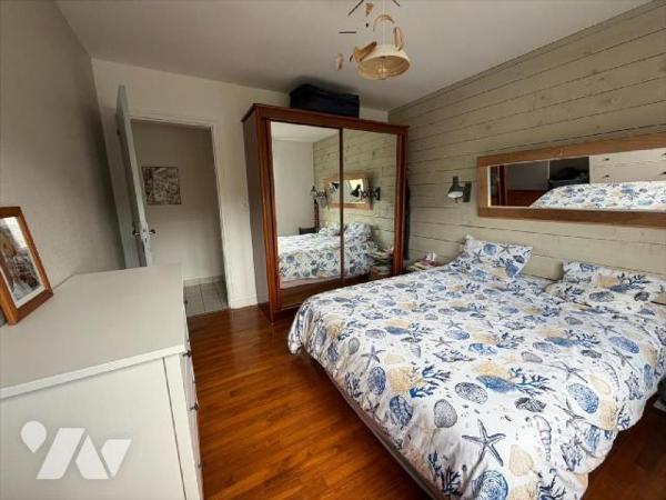 Propriété comprenant -Maison d'habitation rénovée comprenant au rez-de-chaussée : cuisine ,  sa...