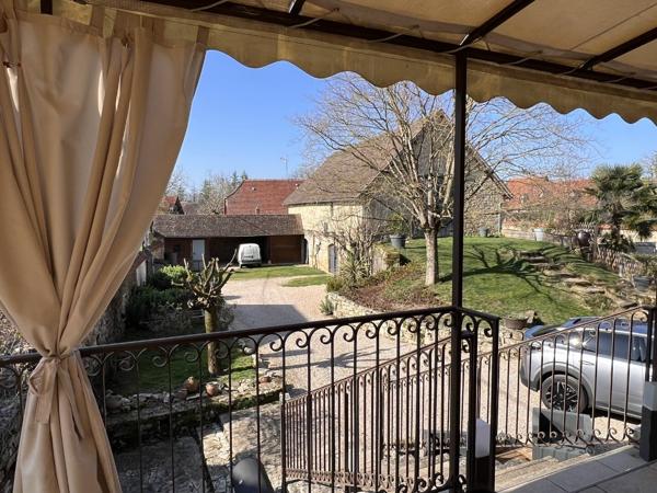 Enclos en Pierres: Maison + Gîte + Dependance Figeac