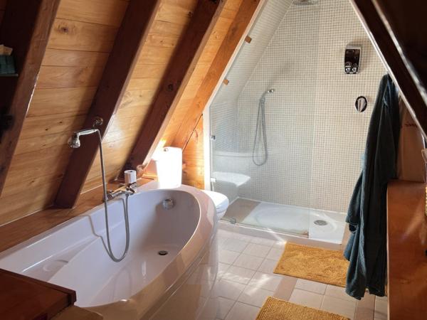 Enclos en Pierres: Maison + Gîte + Dependance Figeac