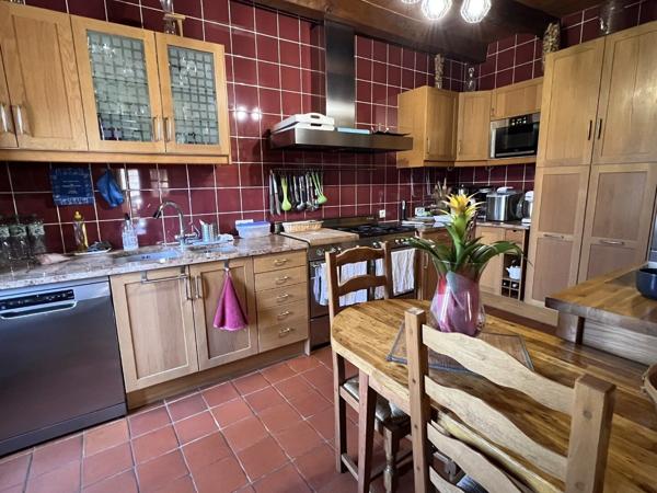 Enclos en Pierres: Maison + Gîte + Dependance Figeac