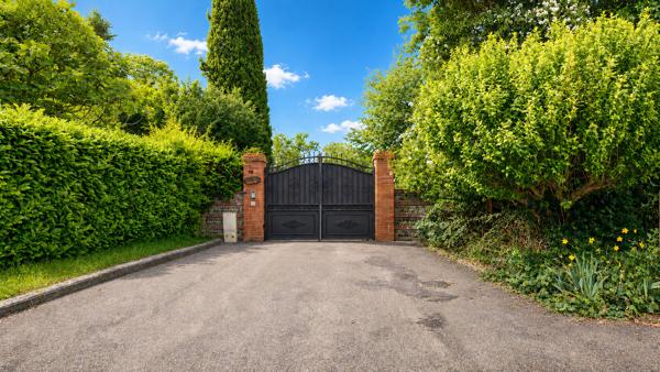 MURET TERRAIN A BATIR DANS UN DOMAINE PRIVÉ EN BORD DE GARONNE