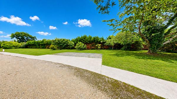 MURET TERRAIN A BATIR DANS UN DOMAINE PRIVÉ EN BORD DE GARONNE