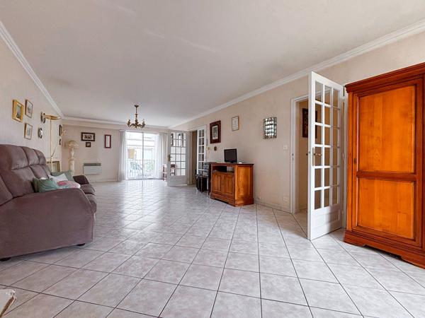 A vendre - Appartement T4 de 96 m² avec balcons, stationnement et cave dans résidence avec ascenseur "Angers Gare/ Lafayette"