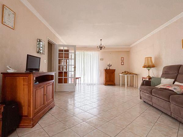 A vendre - Appartement T4 de 96 m² avec balcons, stationnement et cave dans résidence avec ascenseur "Angers Gare/ Lafayette"