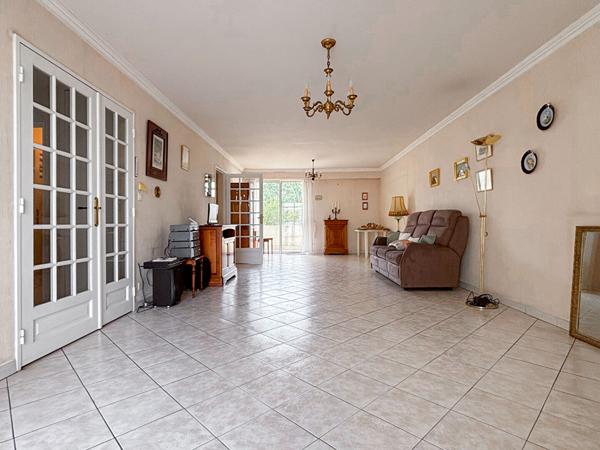 A vendre - Appartement T4 de 96 m² avec balcons, stationnement et cave dans résidence avec ascenseur "Angers Gare/ Lafayette"