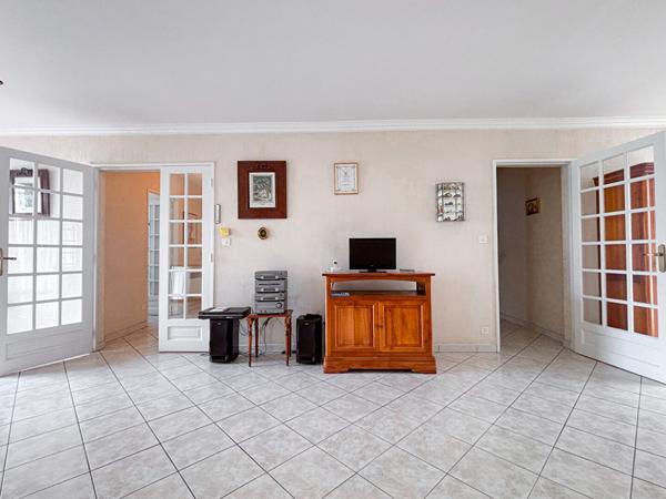 A vendre - Appartement T4 de 96 m² avec balcons, stationnement et cave dans résidence avec ascenseur "Angers Gare/ Lafayette"