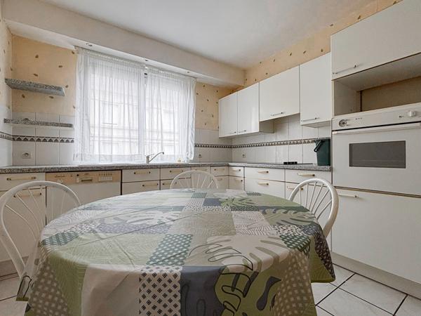 A vendre - Appartement T4 de 96 m² avec balcons, stationnement et cave dans résidence avec ascenseur "Angers Gare/ Lafayette"
