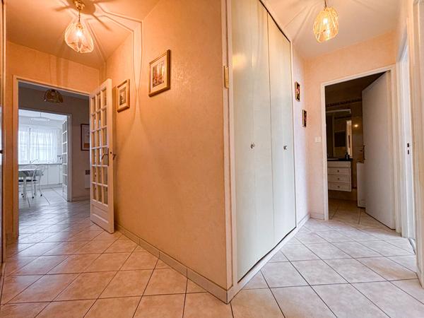 A vendre - Appartement T4 de 96 m² avec balcons, stationnement et cave dans résidence avec ascenseur "Angers Gare/ Lafayette"