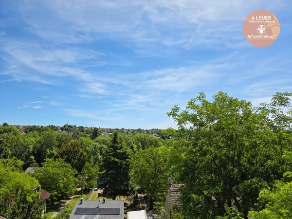 Location                                                      Appartement
                        
                     1 pièces                      10 m2                     à Corbeil-Essonnes