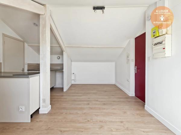 Location                                                      Appartement
                        
                     1 pièces                      10 m2                     à Corbeil-Essonnes