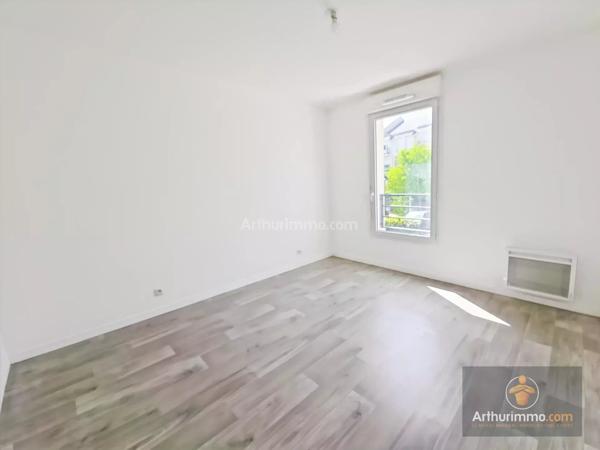 Vente                                                      Appartement
                        
                     3 pièces                      57 m2                     à Mennecy