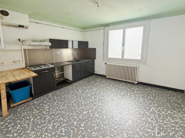 Dpt Landes (40), à vendre AIRE SUR L'ADOUR maison de ville T3 de 90 m² habitables + grenier, au centre-ville et au calme