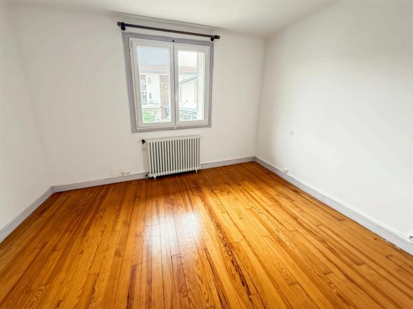 Dpt Landes (40), à vendre AIRE SUR L'ADOUR maison de ville T3 de 90 m² habitables + grenier, au centre-ville et au calme