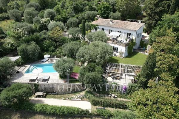 Villa rénovée avec vue panoramique sur l'arrière pays jusqu'à la mer