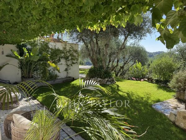 Villa rénovée avec vue panoramique sur l'arrière pays jusqu'à la mer