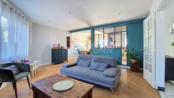 Nantes Hippodrome - Chauvinière : A vendre ! Maison entièrement rénovée, 4 chambres, pièce de vie lumineuse, sdb + sde, parcelle arborée, garage. Proche toutes commodités.