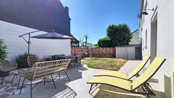 Nantes Hippodrome - Chauvinière : A vendre ! Maison entièrement rénovée, 4 chambres, pièce de vie lumineuse, sdb + sde, parcelle arborée, garage. Proche toutes commodités.