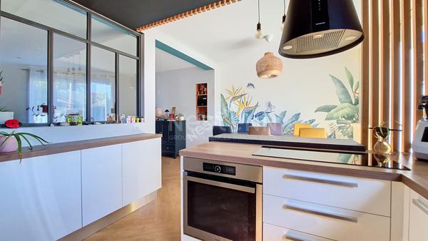 Nantes Hippodrome - Chauvinière : A vendre ! Maison entièrement rénovée, 4 chambres, pièce de vie lumineuse, sdb + sde, parcelle arborée, garage. Proche toutes commodités.