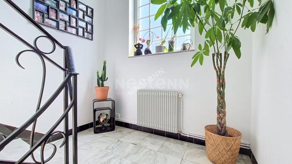 Nantes Hippodrome - Chauvinière : A vendre ! Maison entièrement rénovée, 4 chambres, pièce de vie lumineuse, sdb + sde, parcelle arborée, garage. Proche toutes commodités.