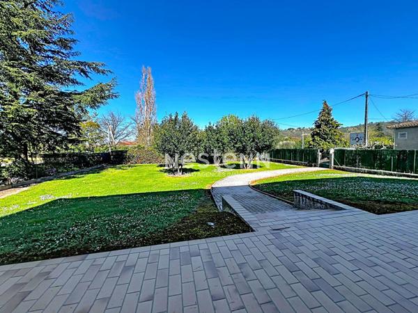 A VENDRE - PINSAGUEL - IMMEUBLE AVEC 2 APPARTEMENTS - GARAGES - PARKING