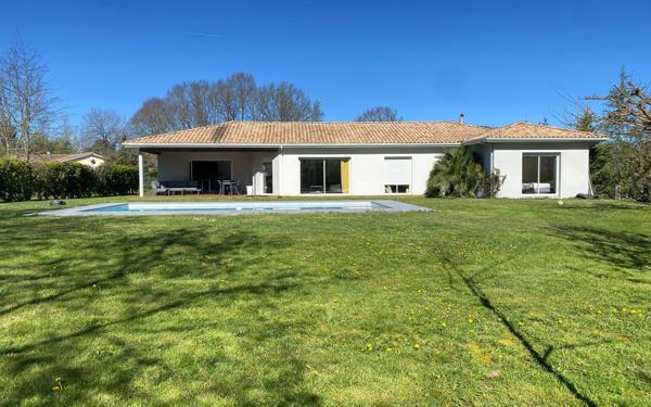 Maison à vendre    5 pièces •  Sadirac