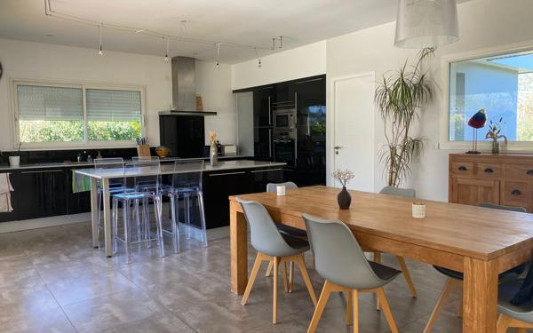 Maison à vendre    5 pièces •  Sadirac