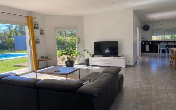 Maison à vendre    5 pièces •  Sadirac