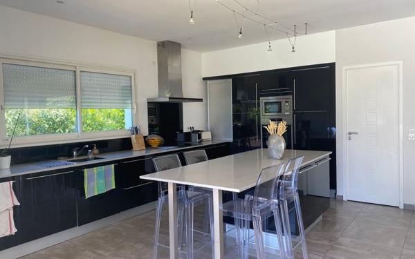 Maison à vendre    5 pièces •  Sadirac