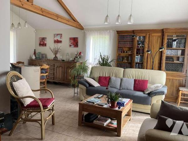 A VENDRE : Sur les hauteurs d'un village avec commerces proche GOURDON (Lot - 46), maison conte...
