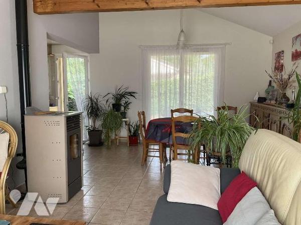 A VENDRE : Sur les hauteurs d'un village avec commerces proche GOURDON (Lot - 46), maison conte...