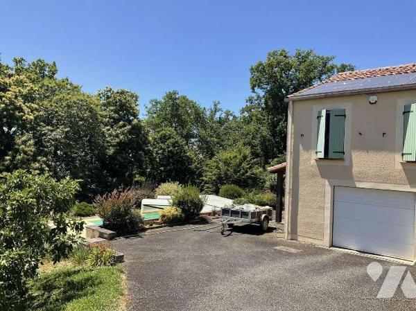 A VENDRE : Sur les hauteurs d'un village avec commerces proche GOURDON (Lot - 46), maison conte...
