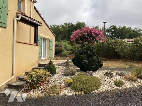 A VENDRE : Sur les hauteurs d'un village avec commerces proche GOURDON (Lot - 46), maison conte...