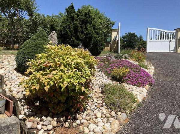 A VENDRE : Sur les hauteurs d'un village avec commerces proche GOURDON (Lot - 46), maison conte...