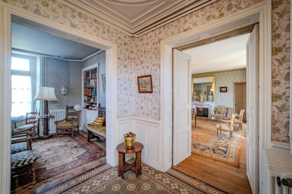 Propriete à vendre 18 pièces proche de COGNAC. Terrain de 3,2ha