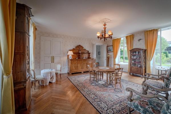 Propriete à vendre 18 pièces proche de COGNAC. Terrain de 3,2ha