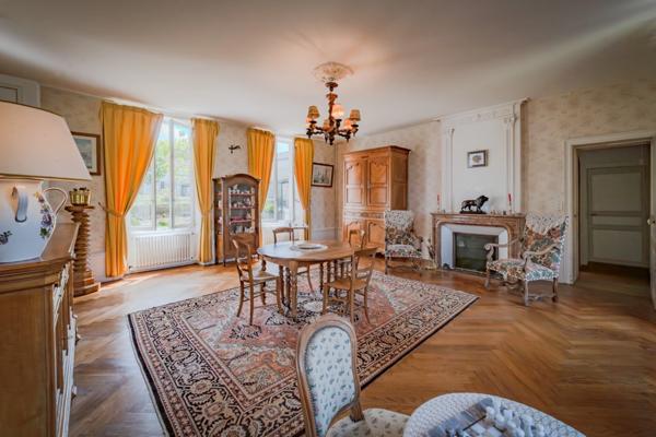 Propriete à vendre 18 pièces proche de COGNAC. Terrain de 3,2ha