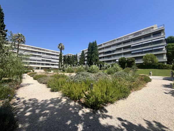 CIMIEZ - UN STUDIO COMME UN DEUX PIÉCES !
