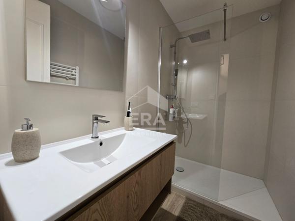 Élégance & Vue Dégagée Superbe T3 Rénové au Coeur de Martigues