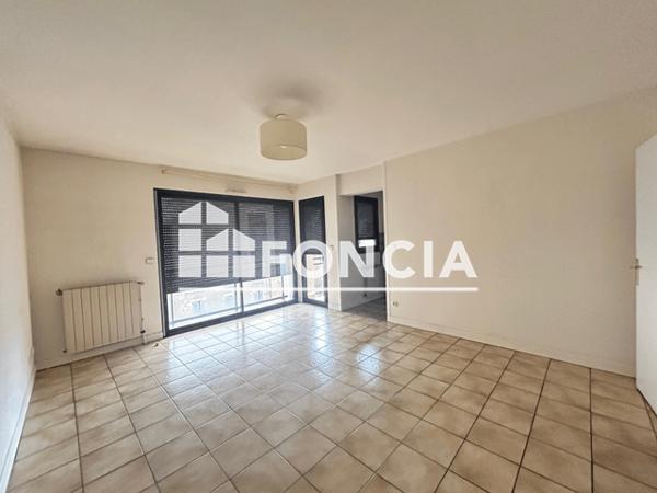 Location Appartement 3 pièces 76.32 m² - 7 RUE GRANDE HORLOGE Agen 47000