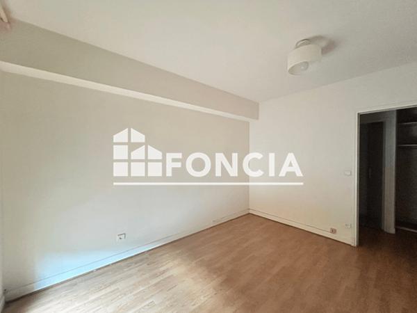 Location Appartement 3 pièces 76.32 m² - 7 RUE GRANDE HORLOGE Agen 47000