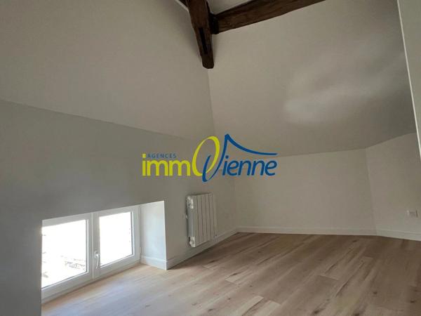 Location                                                      Appartement
                        
                     3 pièces                      47 m2                     à Lussac-les-Châteaux