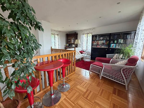 Maison 8 pièces 221 m2