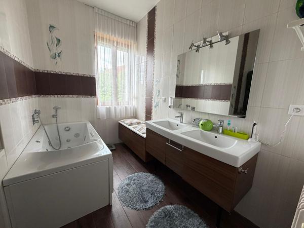 Maison 8 pièces 221 m2
