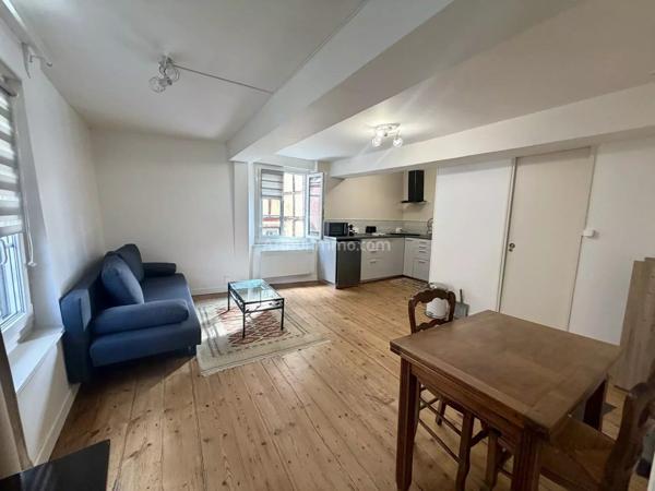 Location                                                      Appartement
                        
                     2 pièces                      38 m2                     à Dinan